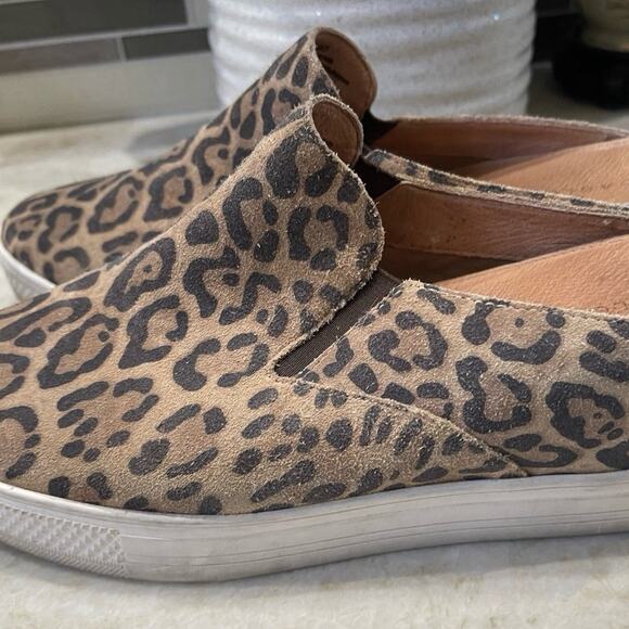 Caslon cheetah leopard slip on platform sneakers Sz 9-1/2 - Picture 3 of 11